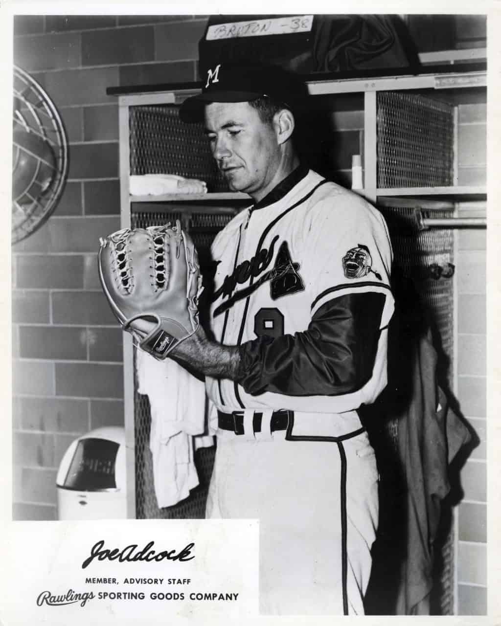 Joe Adcock - Atlanta Braves - locker - B/W - AdcockJoe-2972.jpg - 8x10