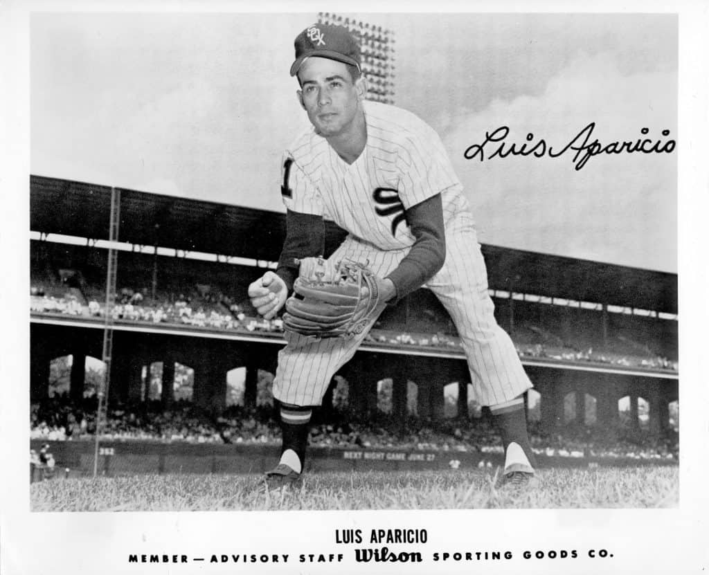 Luis Aparicio - Chicago White Sox - full length horizontal - B/W - AparicioLuis880.jpg - 8x10