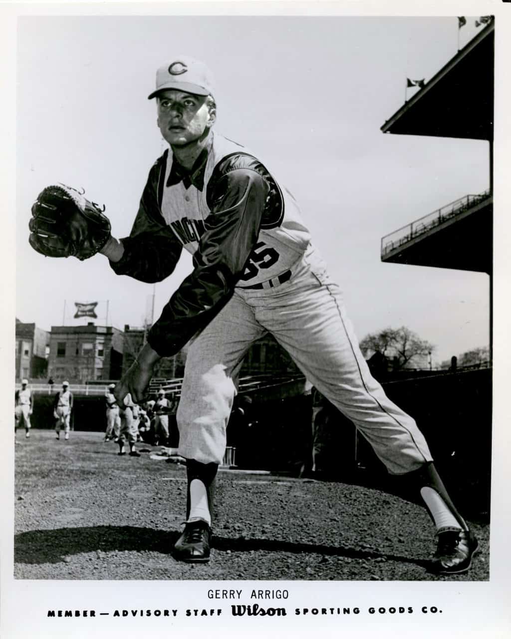 Gerry Arrigo - Cincinatti Reds - full length - B/W - ArrigoGerry891.jpg - 8x10