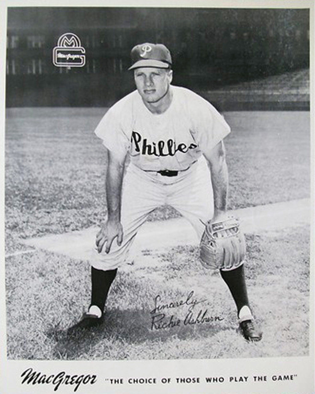 Richie Ashburn - Philidelphia Phillies - full hands on knees - B/W - AshburnRichie-2.jpg - 8x10