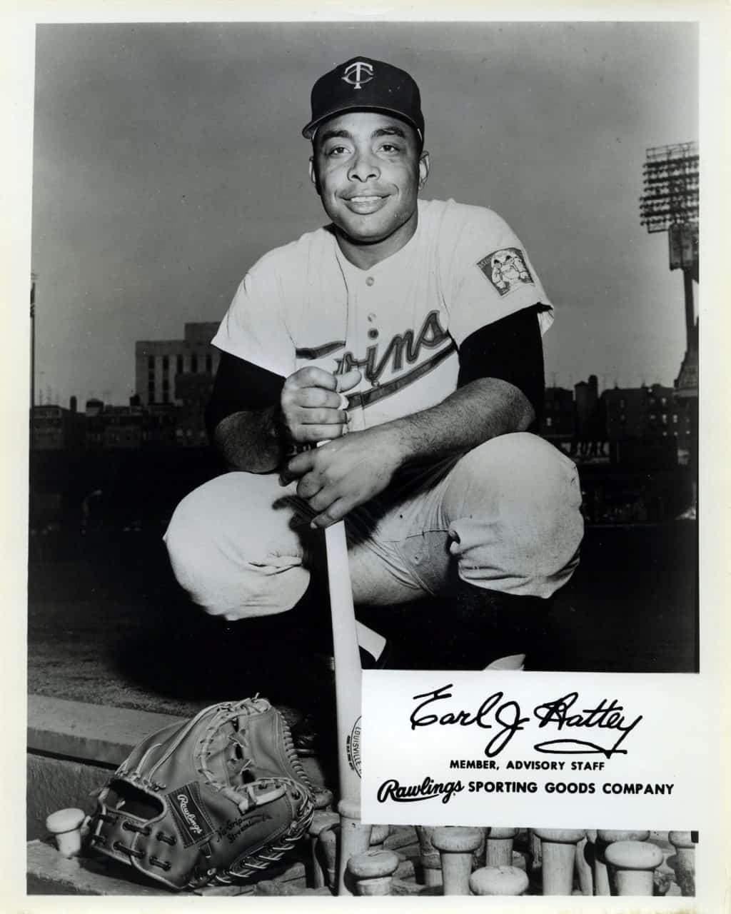 Earl Battey - Minnesota Twins - catching crouch - B/W - BatteyEarl-1981.jpg - 8x10