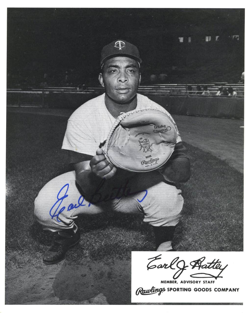 Earl Battey - Minnesota Twins - kneeling with bat - B/W - BatteyEarl-2982.jpg - 8x10