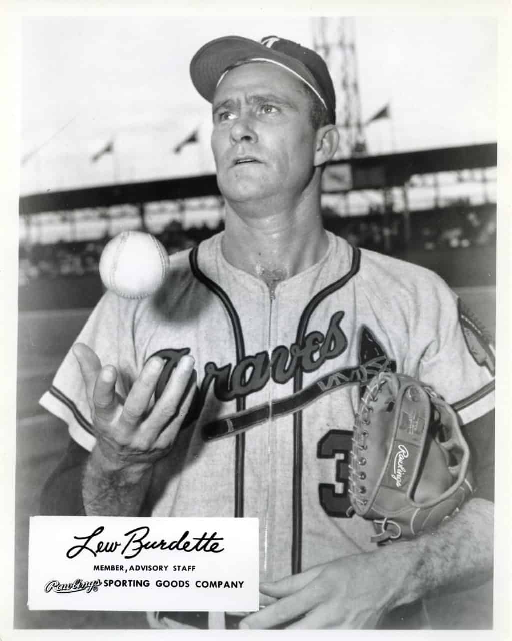 Lew Burdette - Atlanta Braves - upper body with ball - B/W - BurdetteLou-2995.jpg - 8x10