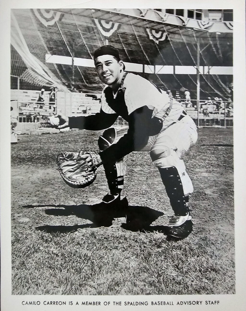 Camilio Carreon - Chicago White Sox - catching - B/W - CarreonCamilio.jpg - 8x10