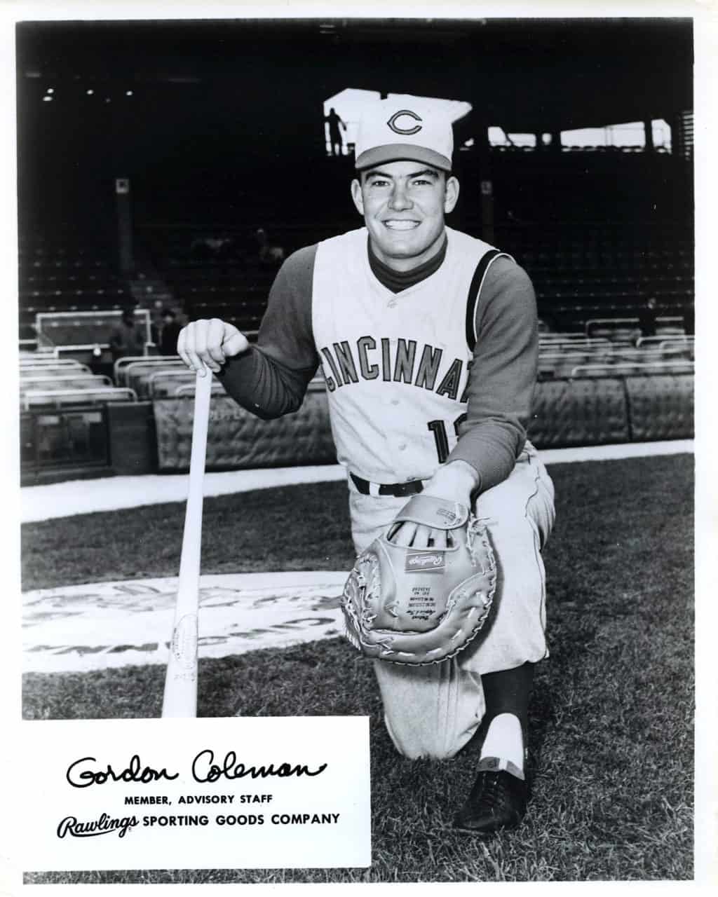 Gordon Coleman - Cinncinatti Reds - kneeling with bat - B/W - ColemanGordy998.jpg - 8x10