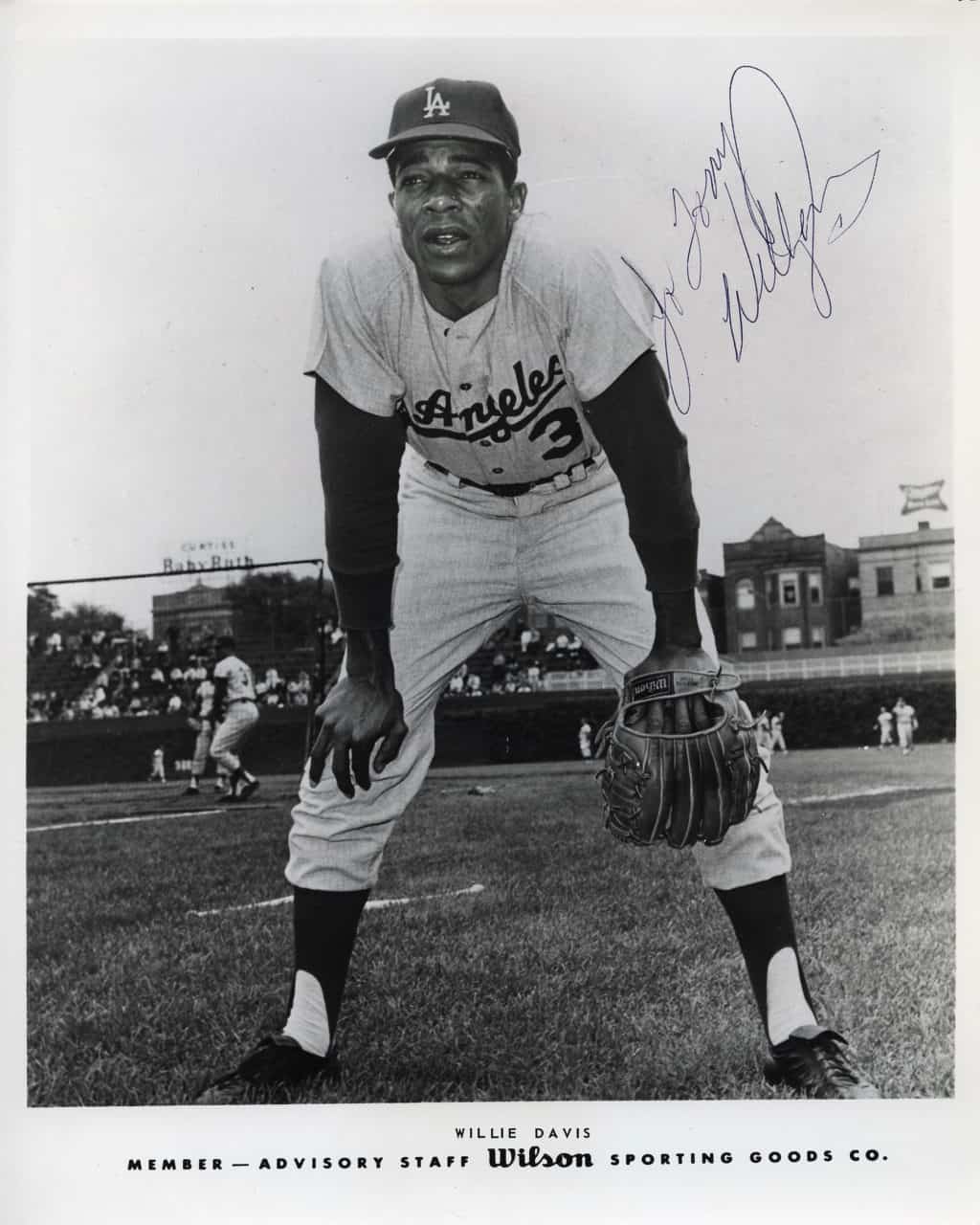 Willie Davis - Los Angeles Dodgers - full body - B/W - DavisWillie-1775.jpg - 8x10