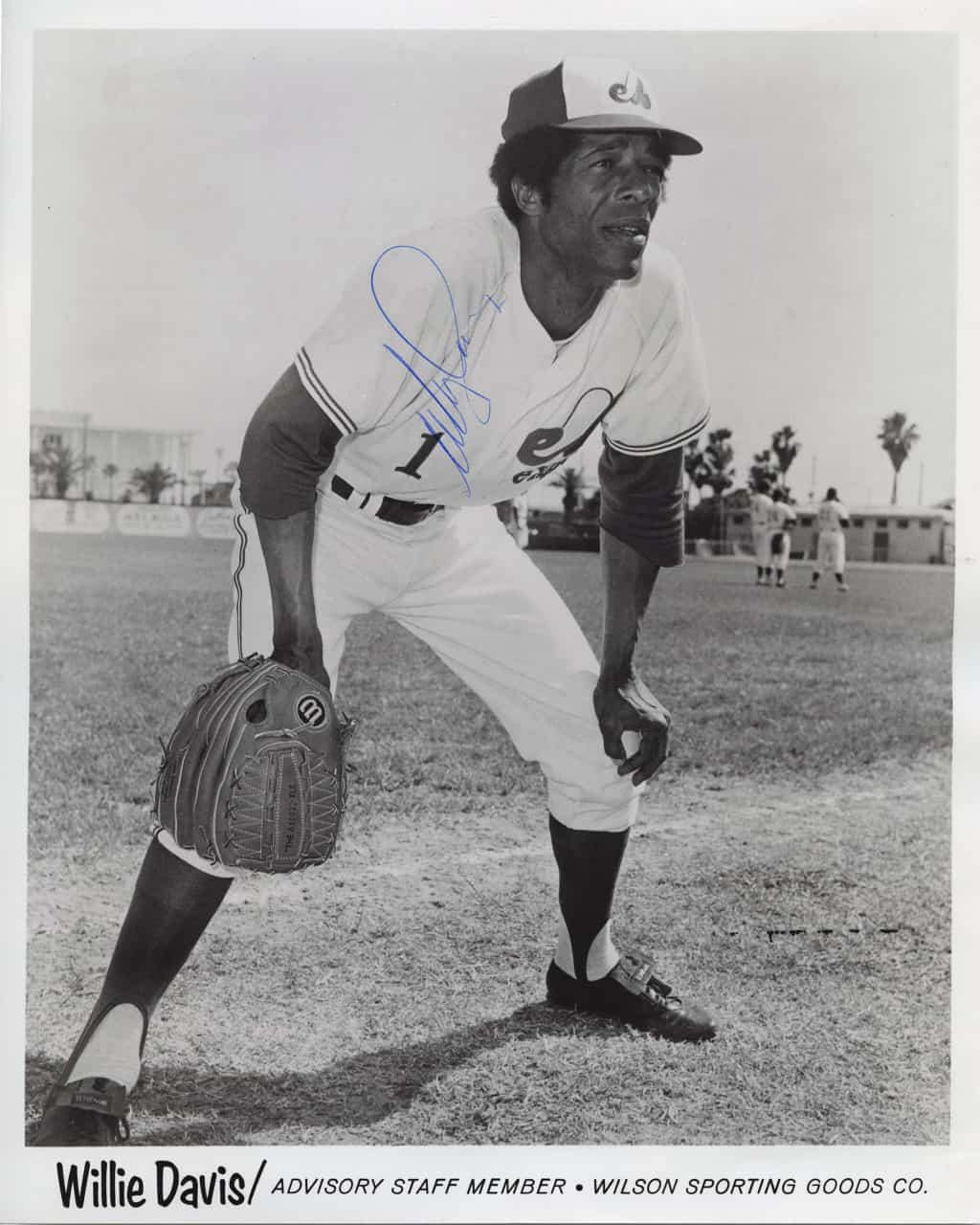 Willie Davis - Montreal Expos - full body - B/W - DavisWillie-2776.jpg - 8x10