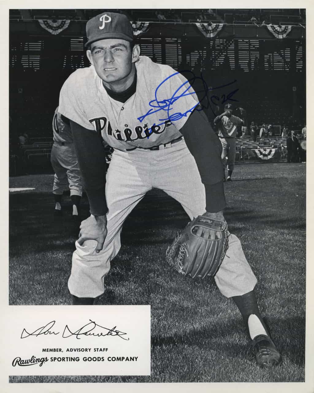 Don Demeter - Philadelphia Phillies - hands on knee - B/W - DemeterDon-1007.jpg - 8x10