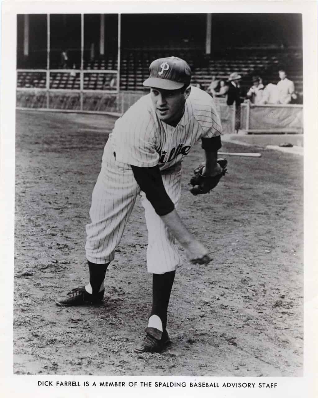 Dick Farrell - Philadelphia Phillies - follow through - B/W - FarrellDick915.jpg - 8x10