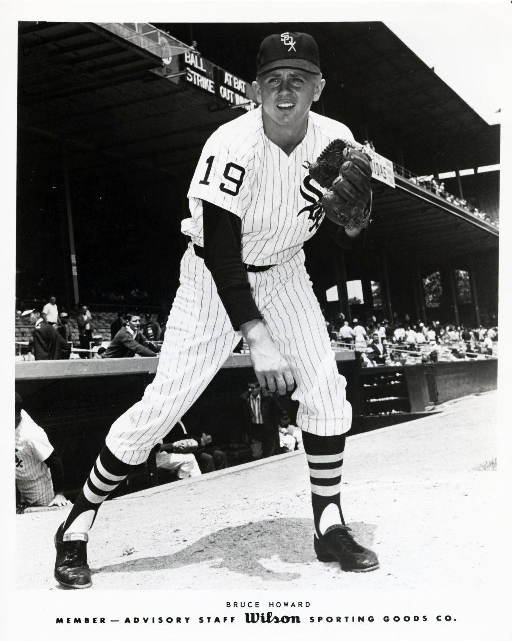 Bruce Howard - Chicago White Sox - follow through - B/W - HowardBruce799.jpg - 8x10