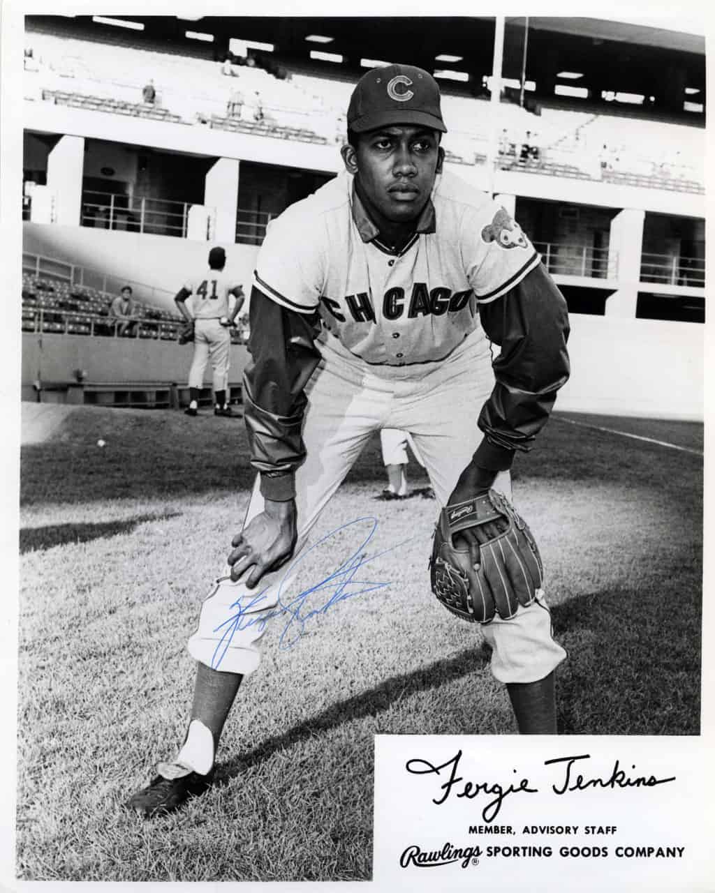 Fergie Jenkins - Chicago Cubs - hands on knees - B/W - JenkinsFergie029.jpg - 8x10