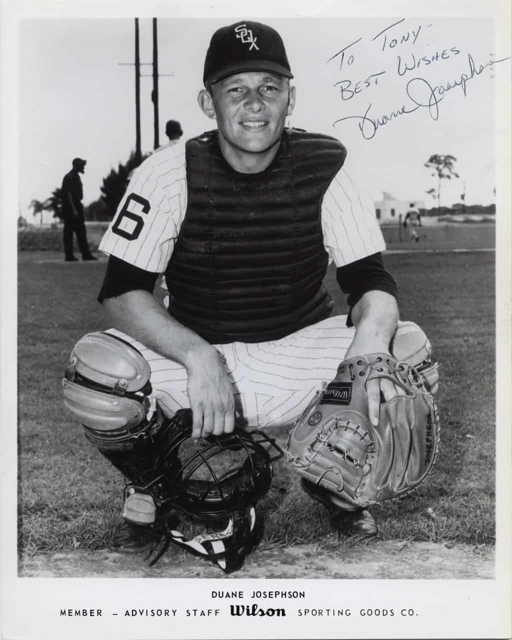 Duane Josephson - Chicago White Sox - catching crouch - B/W - JosephsonDuane802.jpg - 8x10