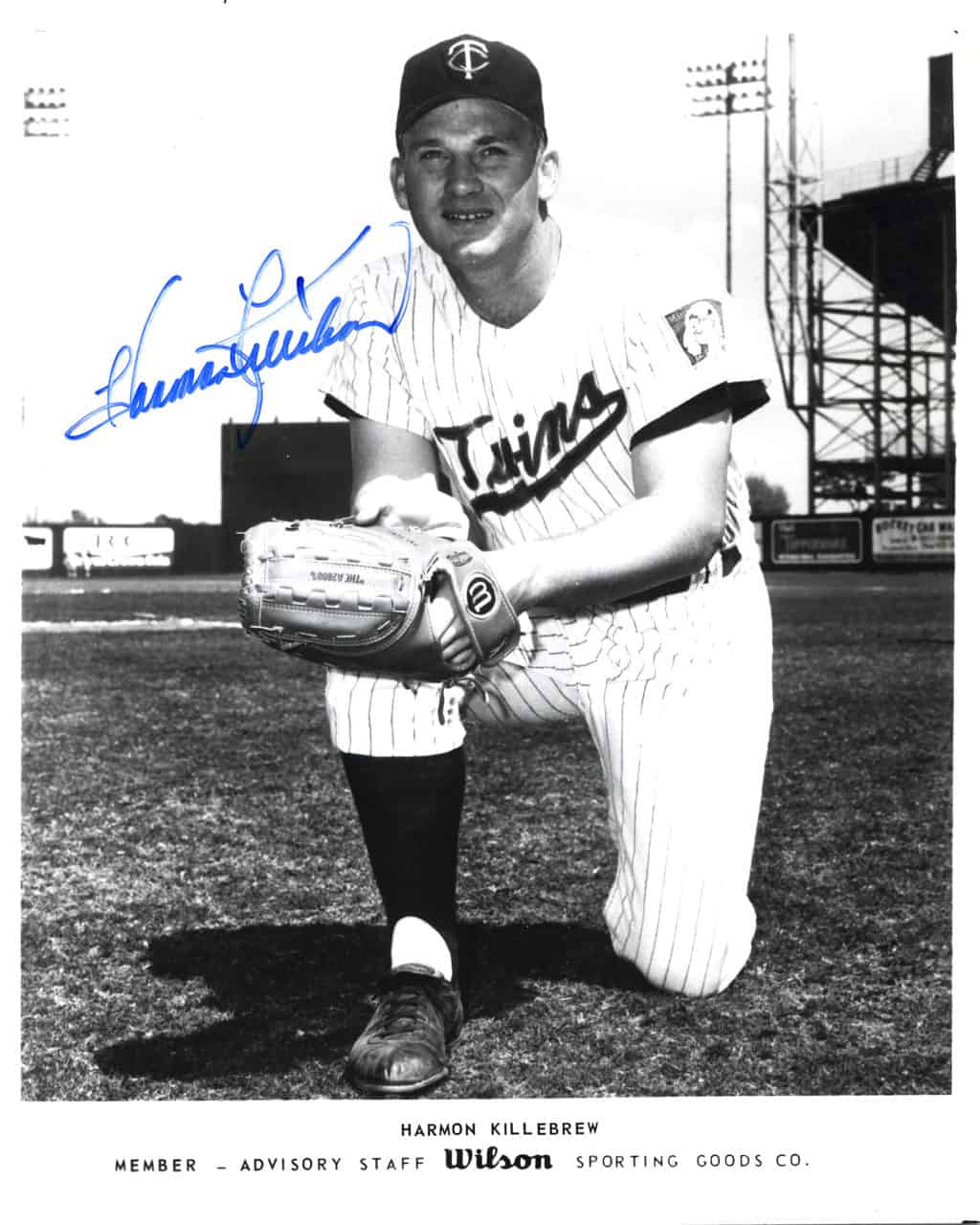 Harmon Killebrew - Minnesota Twins - kneeling - B/W - KillebrewHarmon-1808.jpg - 8x10