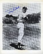 Tony Kubek - New York Yankees - full body batting - B/W - KubekTony173.jpg - 8x10