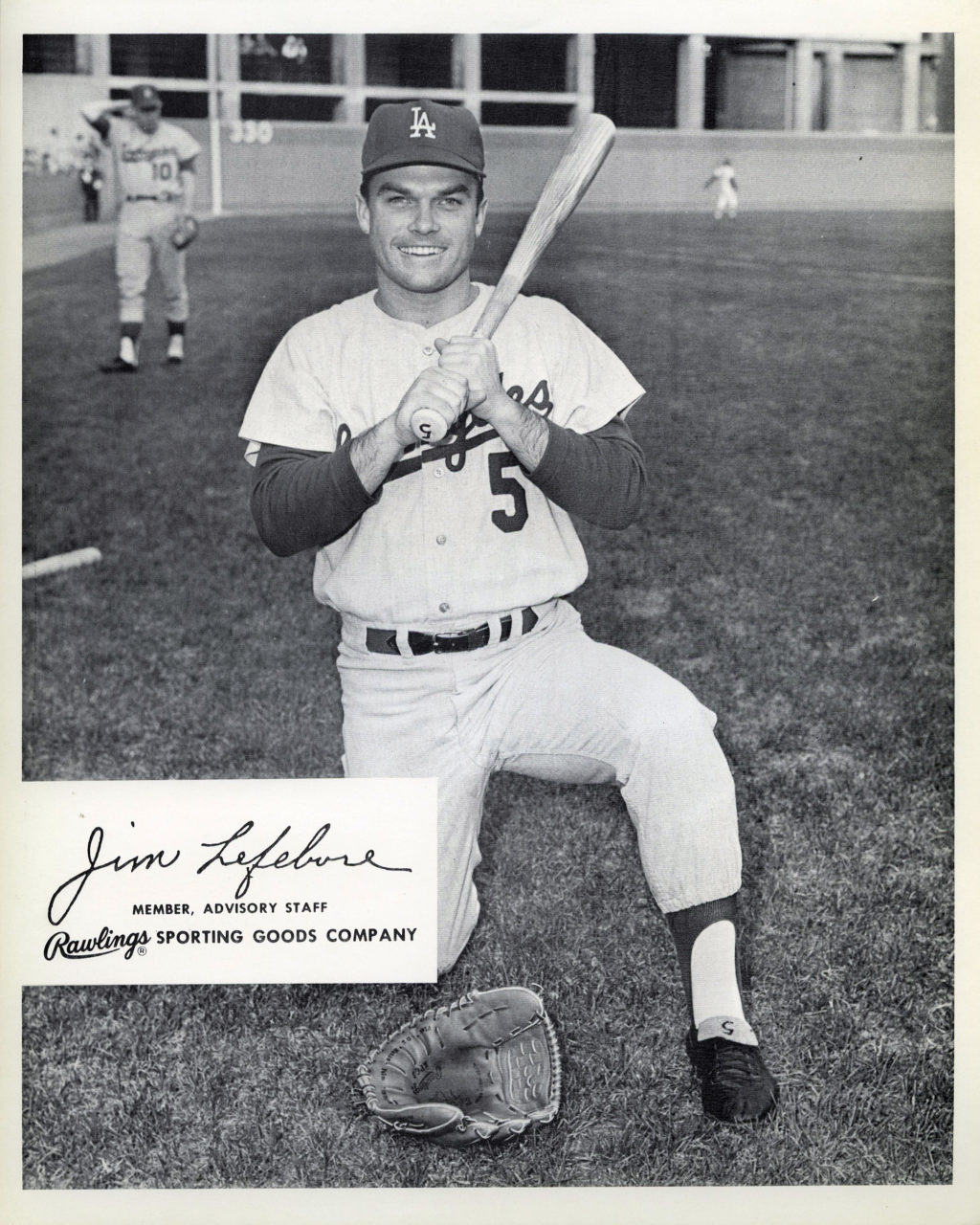 Jim Lefebver - Los Angeles Dodgers - kneeling bat on shoulder - B/W - LefebverJim-1036.jpg - 8x10