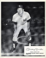 Mickey Mantle - New York Yankees - fielding - B/W - MantleMickey-1039.jpg - 8x10