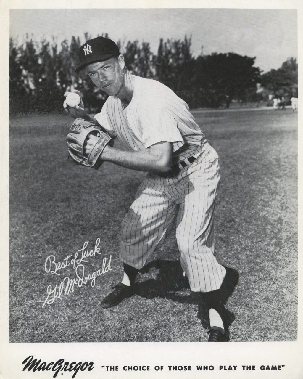 Gil McDougald - New York Yankees - throwing - B/W - McDougaldGill-2126.jpg - 8x10