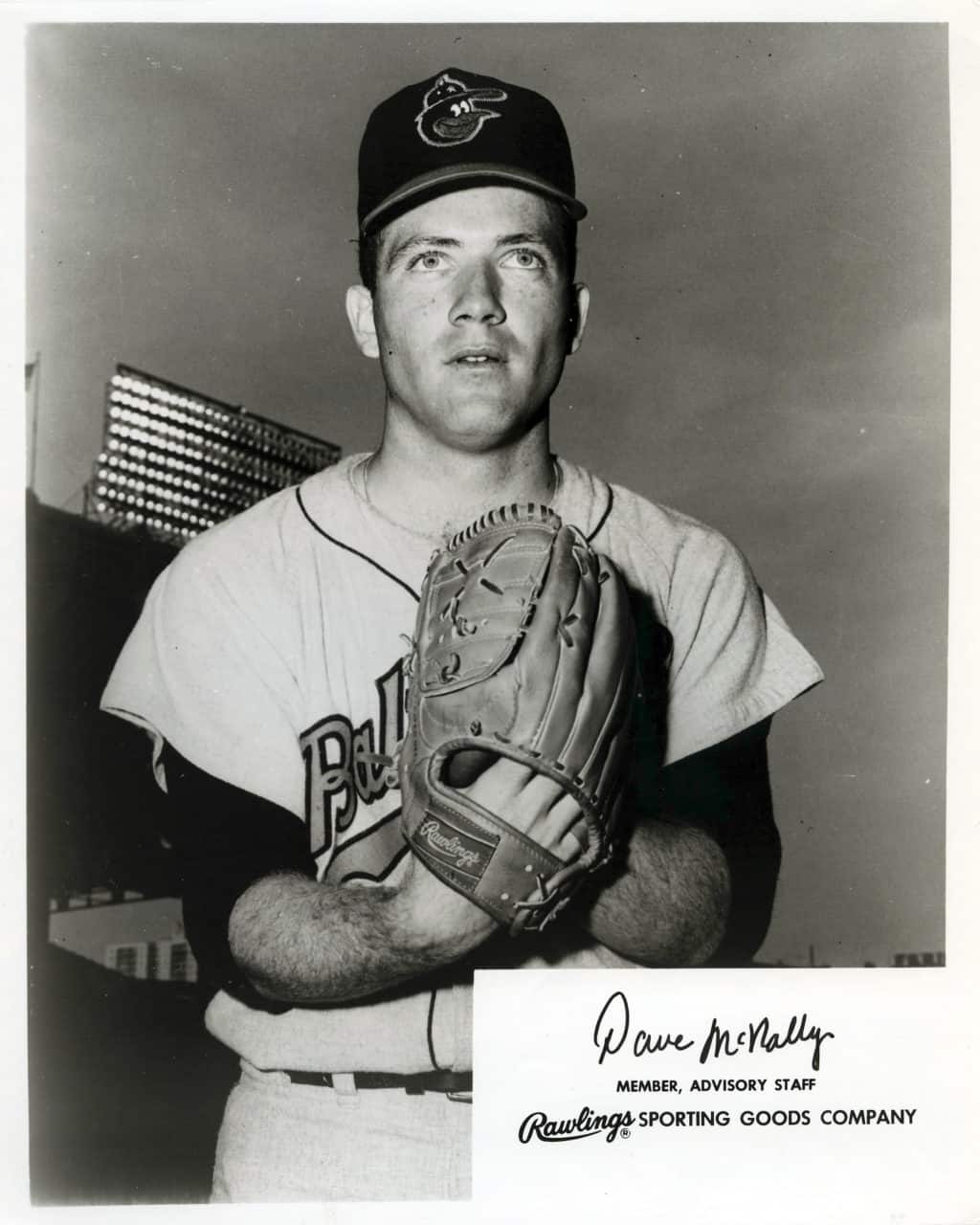 Dave McNally - Baltimore Orioles - upper body - B/W - McNallyDave052.jpg - 8x10