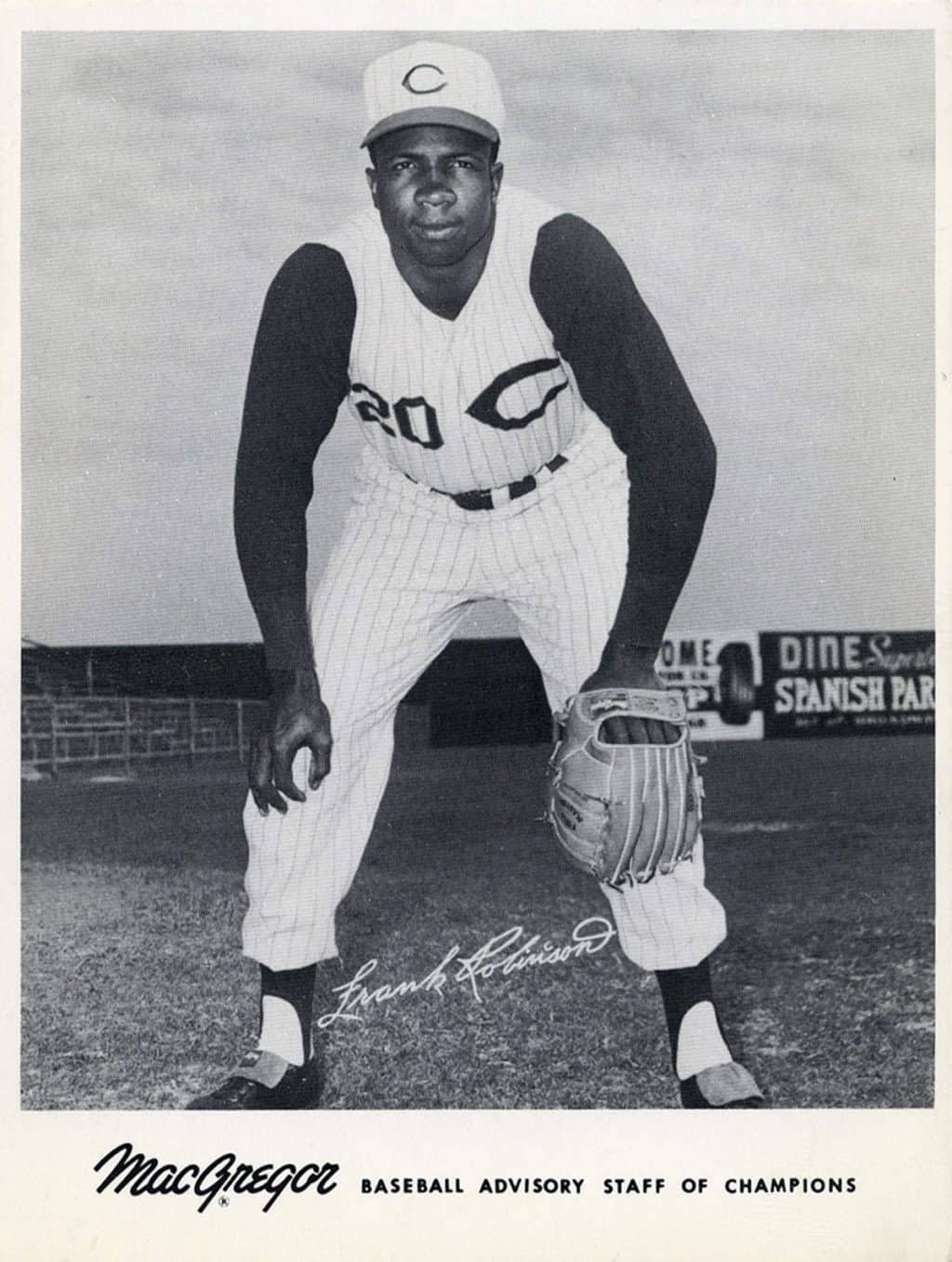 Frank Robinson - Cincinatti Reds - full hands on knees - B/W - RobinsonFrank.jpg - 4x5