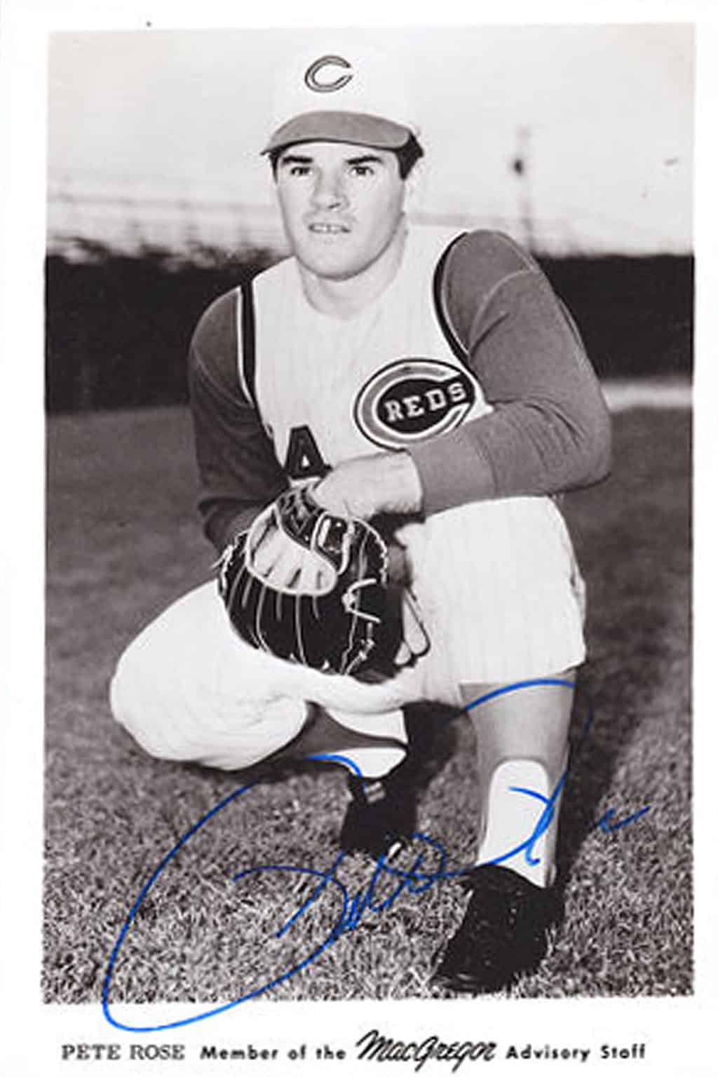 Pete Rose - Cincinatti Reds - kneeling glove on knee - B/W - RosePete-1.jpg - 5x7