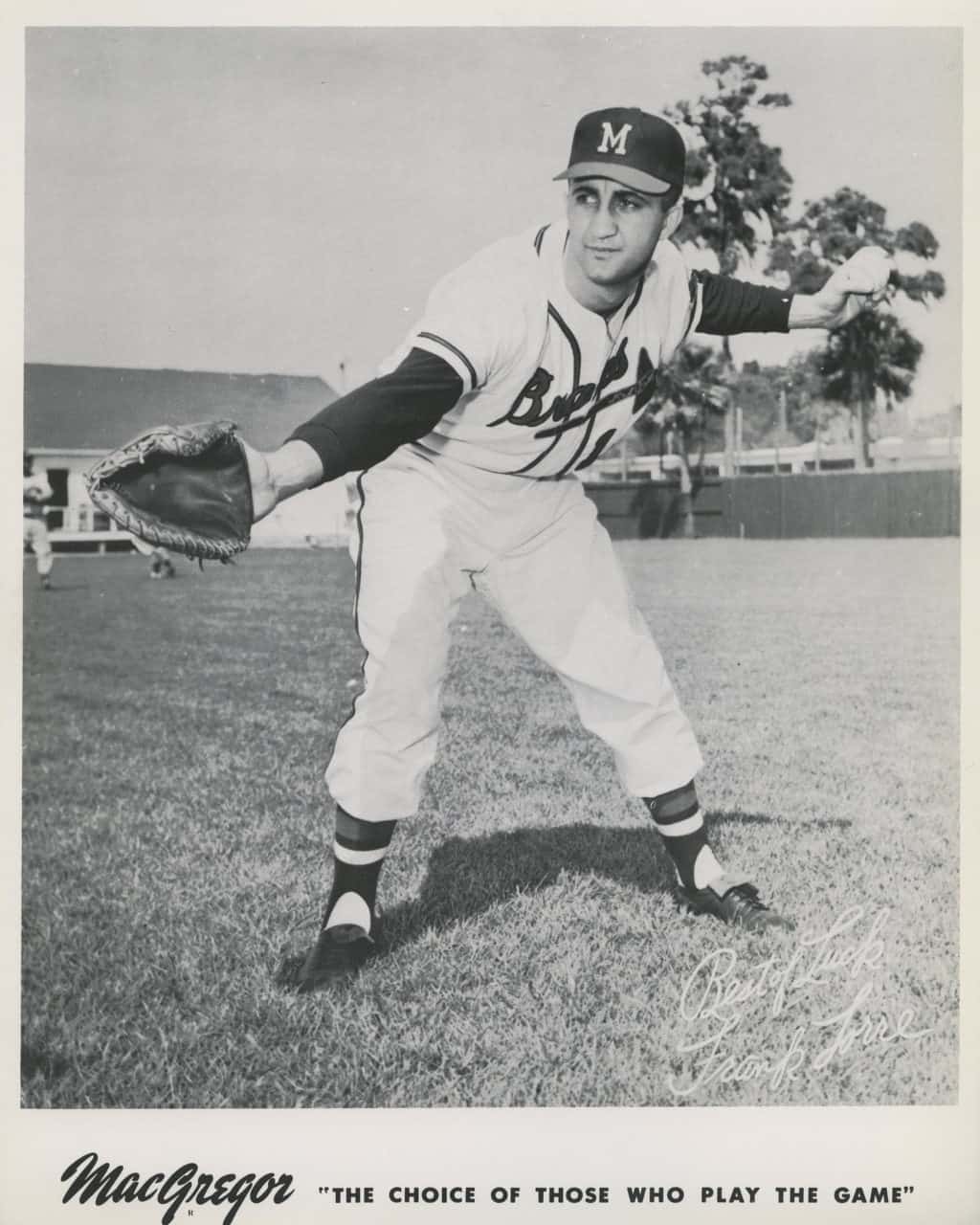 Frank Torre - Atlanta Braves - throwing - B/W - TorreFrank135.jpg - 8x10