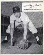 Tom Tresh - New York Yankees - fielding - B/W - TreshTommy-1095.jpg - 8x10