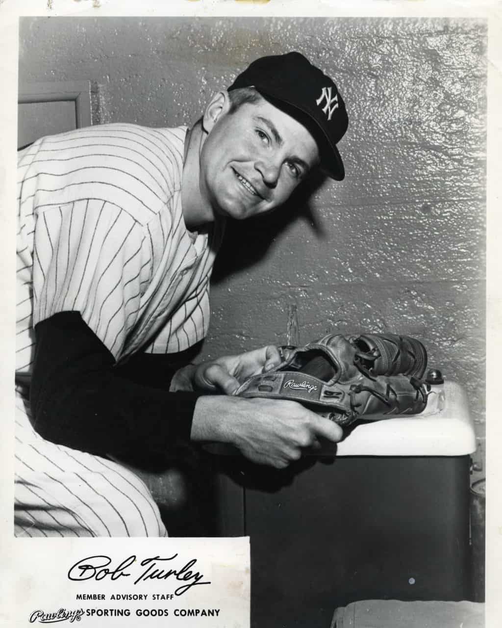 Bob Turley - New York Yankees - water fountain - B/W - TurleyBob-1098.jpg - 8x10