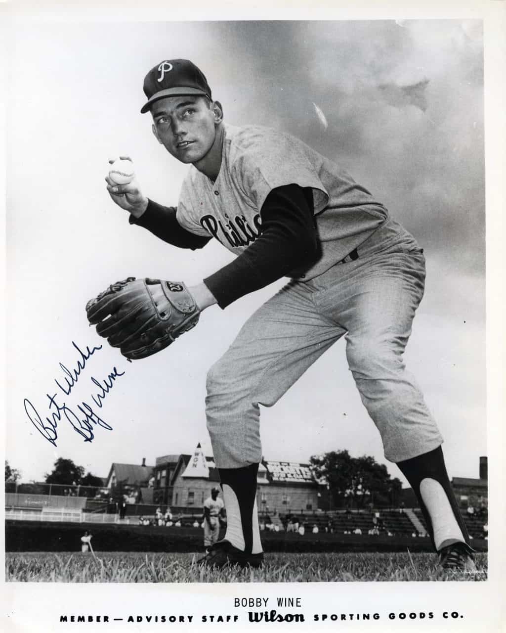 Bobby Wine - Philidelphia Phillies - ready to throw - B/W - WineBobby870.jpg - 8x10