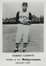 Roberto Clemente - Pittsburgh Pirates - body - B/W - ClementeRoberto-3x5.jpg - 3.5x5