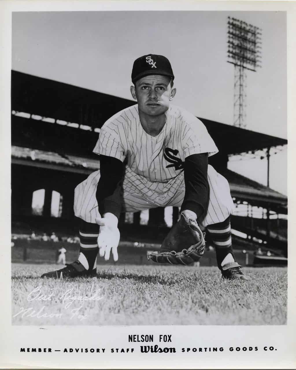 Nelson Fox - Chicago White Sox - fielding - B/W - FoxNellie-4787.jpg - 8x10