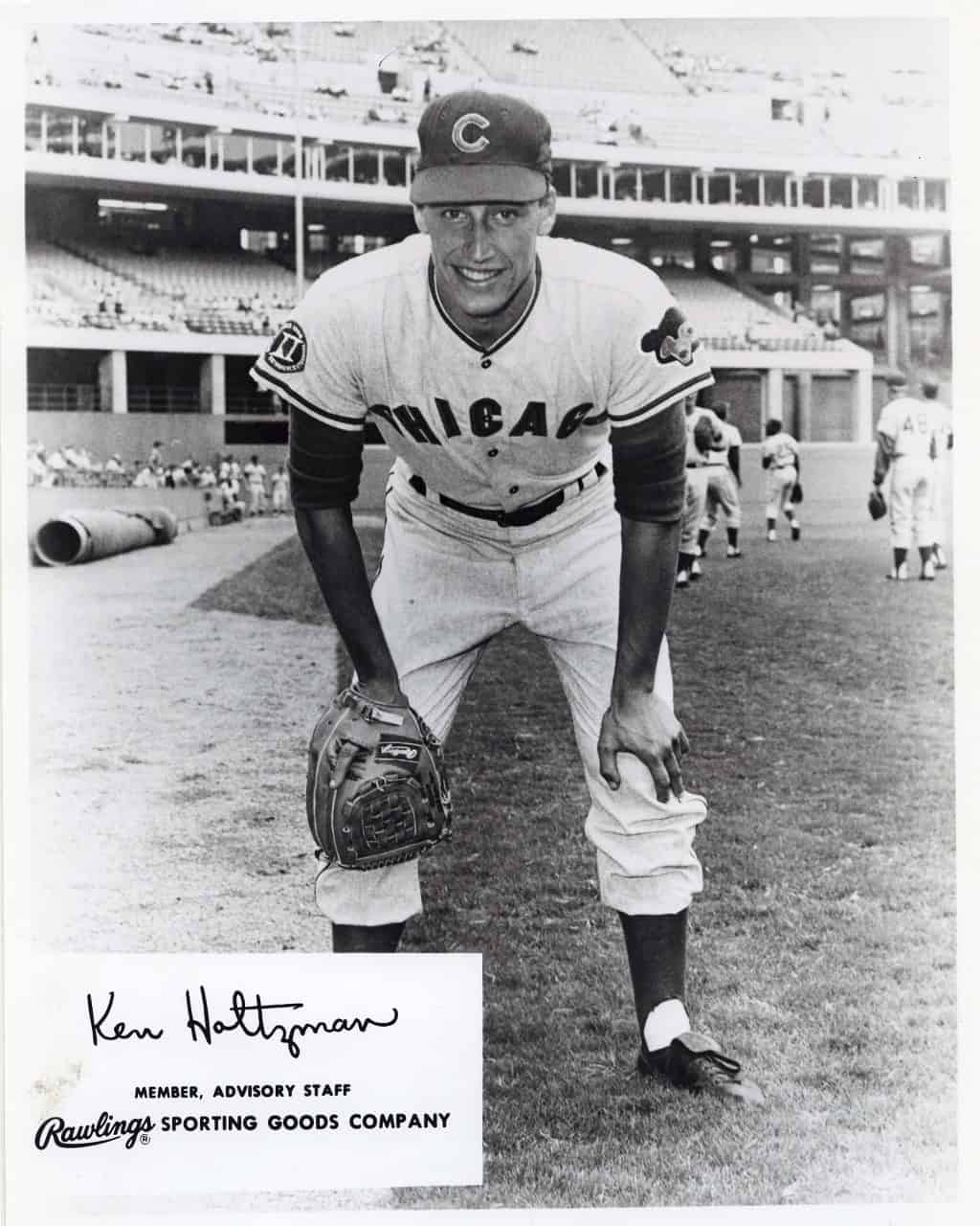 Ken Holtzman - Chicago Cubs - hands on knee - B/W - Holtzman-en-2019.jpg - 8x10