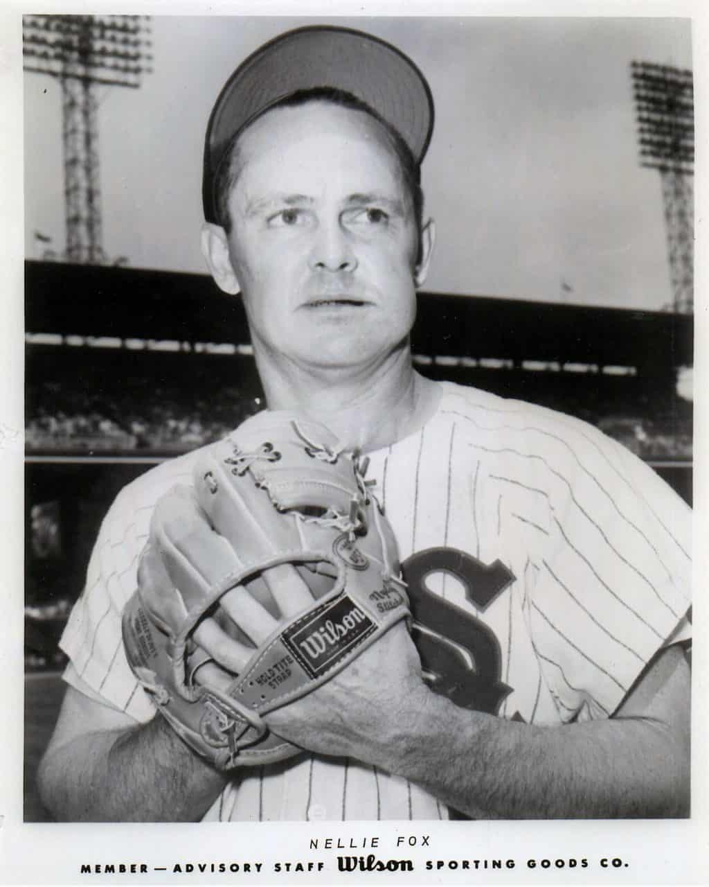 Nelson Fox - Chicago White Sox - upper body - B/W - FoxNellie195.jpg - 8x10