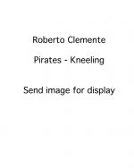 Roberto Clemente - Pittsburgh Pirates - kneeling - B/W - ClementeRoberto.jpg - 8x10