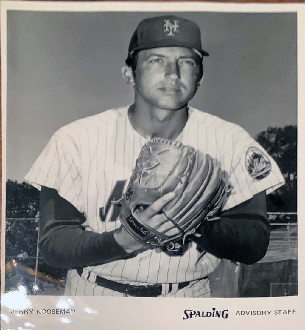 Jerry Koosman - New York Mets - ready to pitch - B/W - KoosmanJerry02.jpg - 8x10